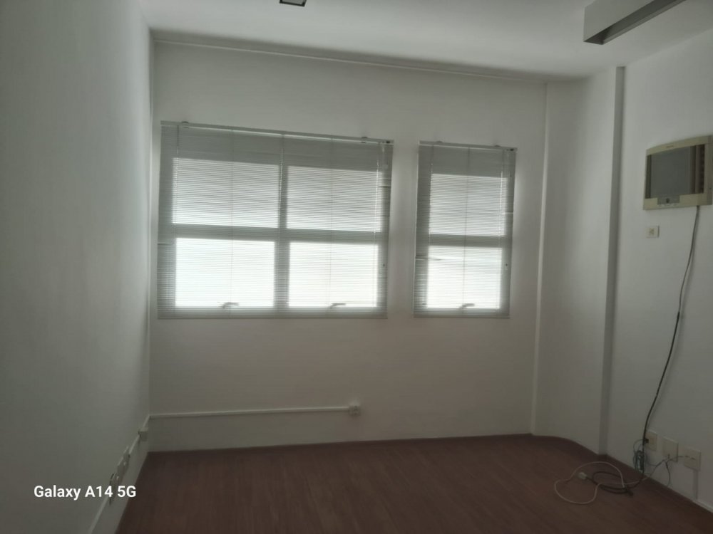 Sala frente para a rua